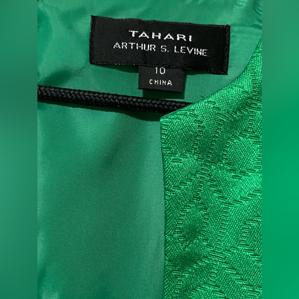 Tahari Arthur S. Levine Size 10 - Picture 5 of 7
